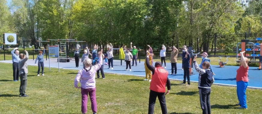 15 мая прошли занятия цигун на Нижней Террасе (стадион Волга) и в парке Винновская роща