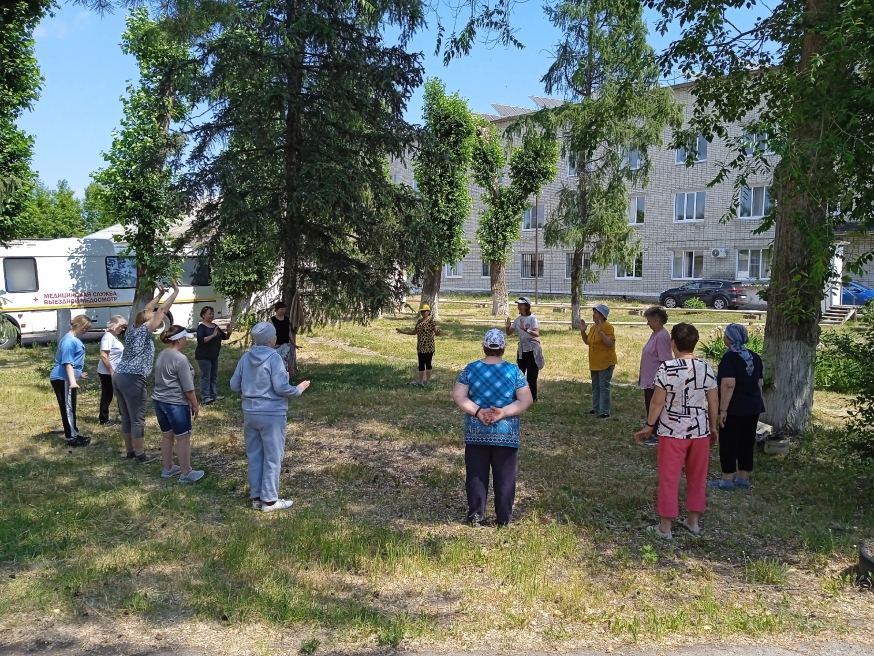 9 июня в Долголетии р. п. Ишеевки состоялись Цигун занятия в группе инструктора Ахметовой Алии