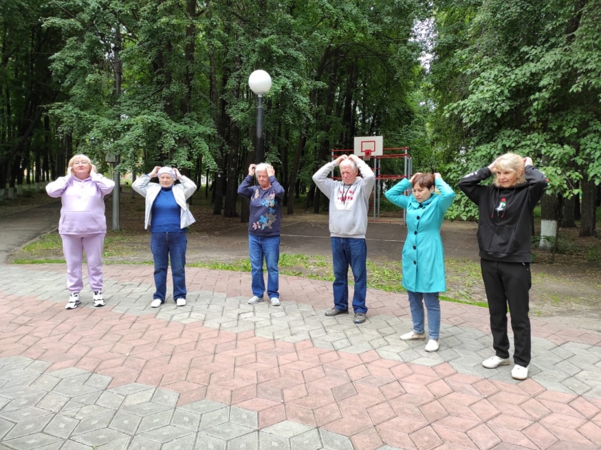 21 июня в парке за Центром татарской культуры на Нариманова 25 самостоятельное занятие провела помощник инструктора Мельникова Нина